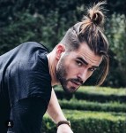 Top knot kết hợp undercut cá tính mạnh mẽ
